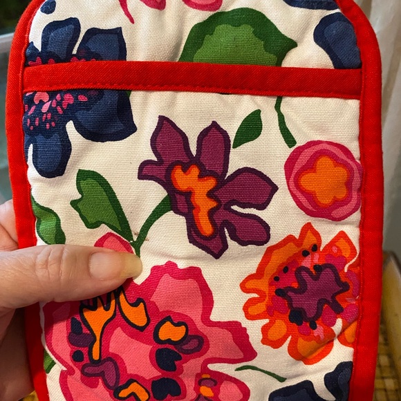 Kate Spade Oven Mitt With Rubber Grip ❤️ - Picture 5 of 6